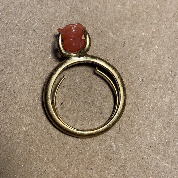 Vintage carved resin faux coral adjustable ring - Picture 3 of 12